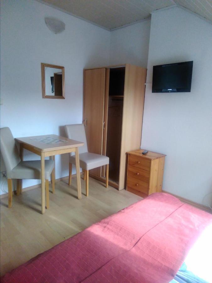Dom Pod Sosnami Bed & Breakfast Миелно Екстериор снимка