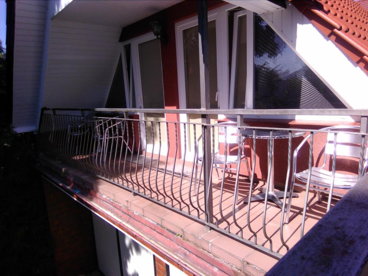 Dom Pod Sosnami Bed & Breakfast Миелно Екстериор снимка