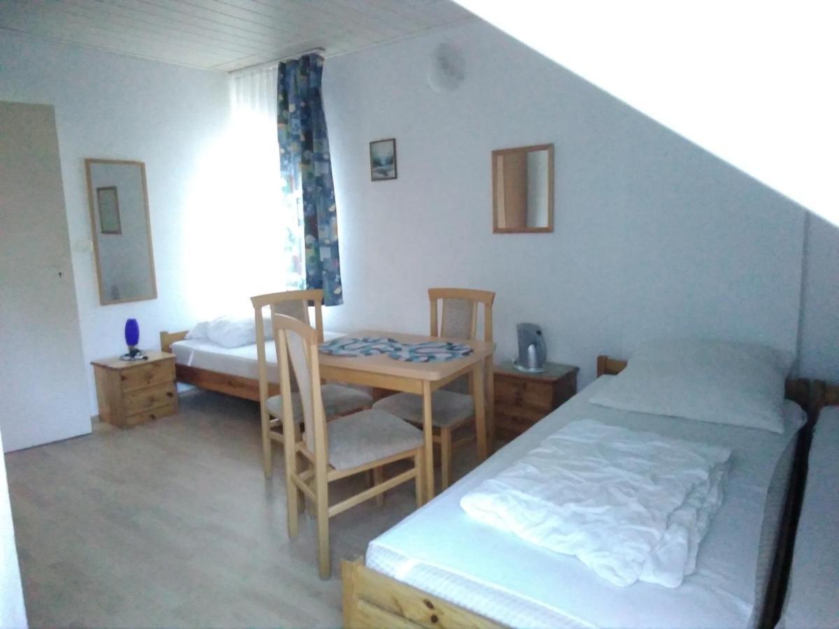 Dom Pod Sosnami Bed & Breakfast Миелно Екстериор снимка