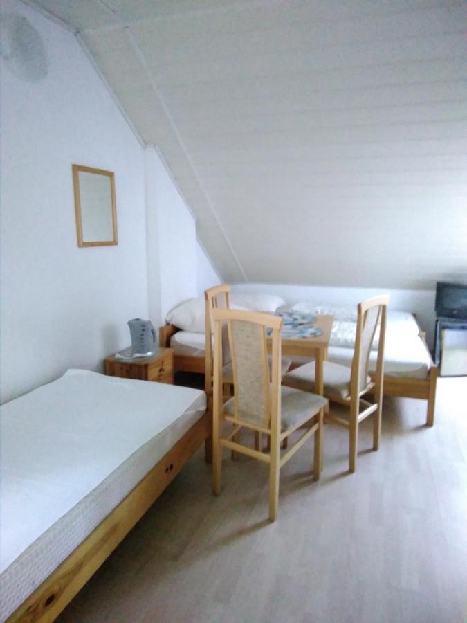 Dom Pod Sosnami Bed & Breakfast Миелно Екстериор снимка