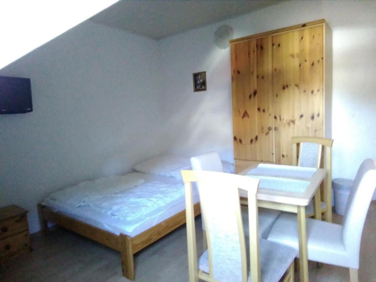 Dom Pod Sosnami Bed & Breakfast Миелно Екстериор снимка