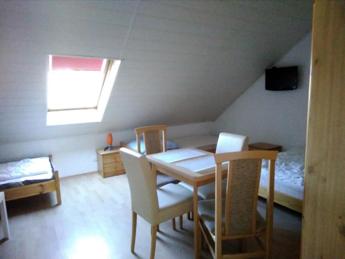 Dom Pod Sosnami Bed & Breakfast Миелно Екстериор снимка