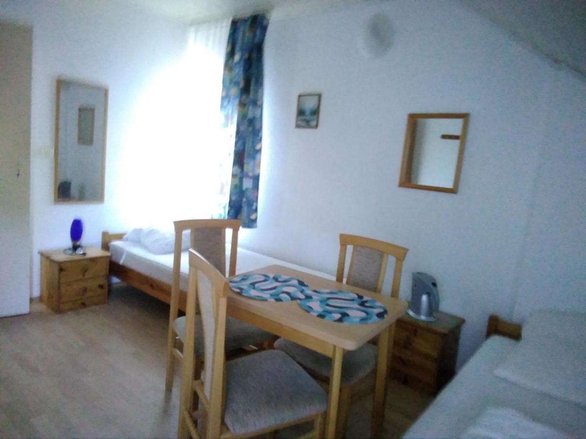 Dom Pod Sosnami Bed & Breakfast Миелно Екстериор снимка