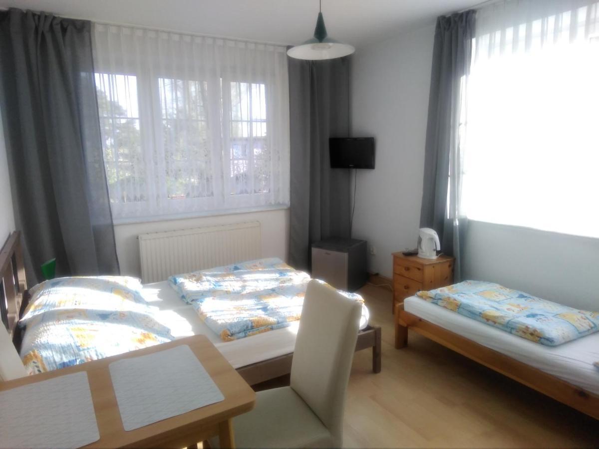 Dom Pod Sosnami Bed & Breakfast Миелно Екстериор снимка