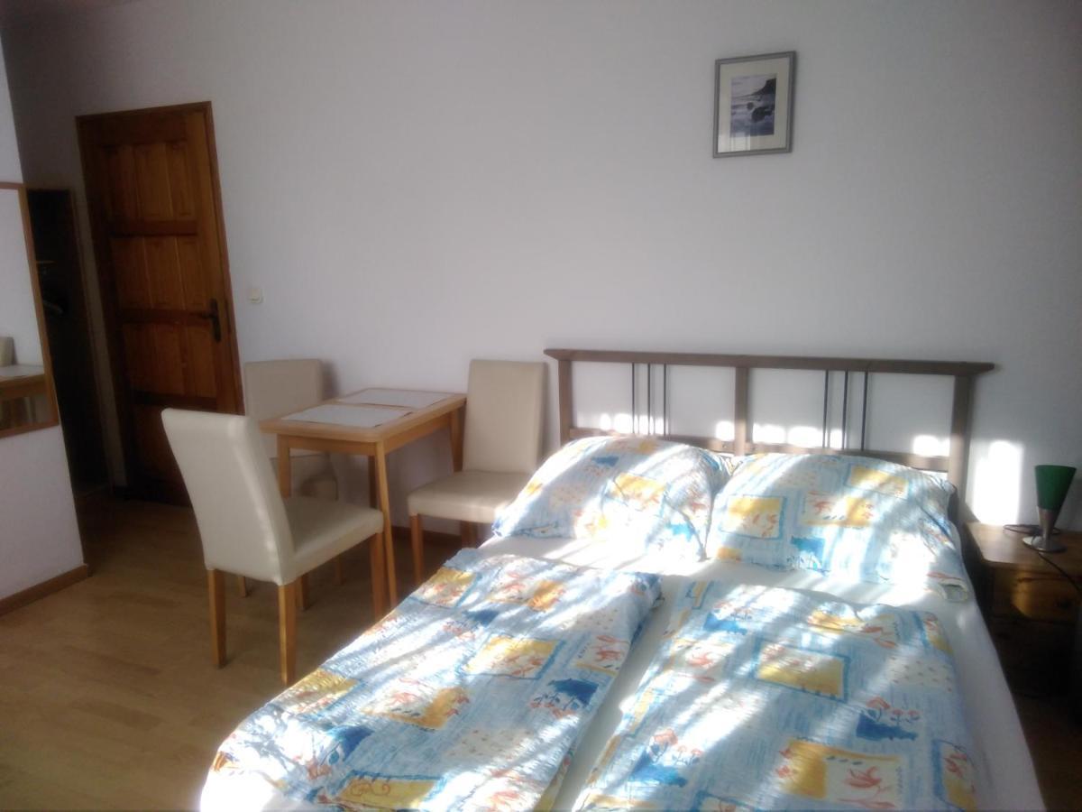 Dom Pod Sosnami Bed & Breakfast Миелно Екстериор снимка